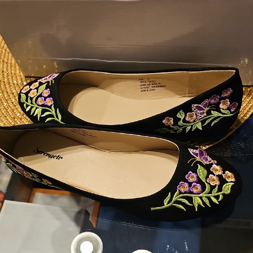 Serengeti Black Flats with Floral Embroidery - Picture 6 of 7